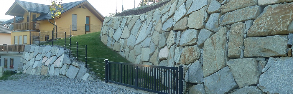Baggerung, Wurfsteinmauer